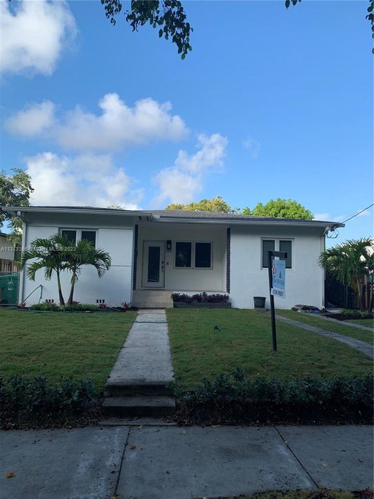 Recently Rented: $4,200 (3 beds, 2 baths, 1019 Square Feet)