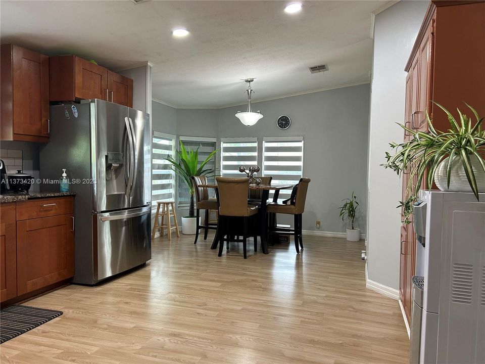 Recently Sold: $245,000 (2 beds, 2 baths, 1170 Square Feet)