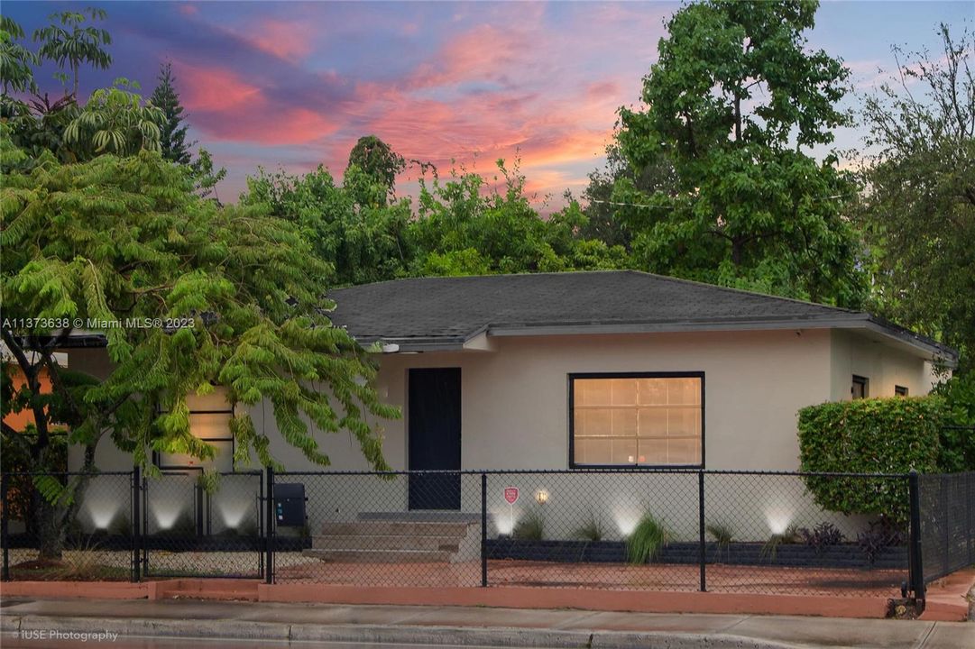 Recientemente alquilado: $6,300 (3 camas, 2 baños, 1565 Pies cuadrados)