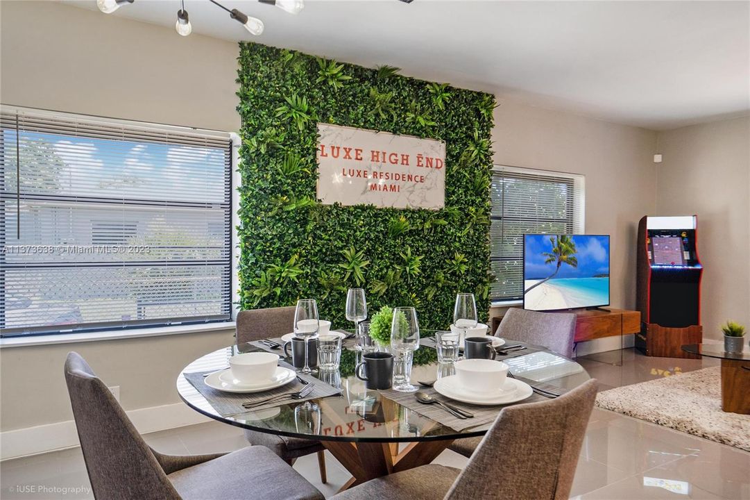 Recientemente alquilado: $6,300 (3 camas, 2 baños, 1565 Pies cuadrados)