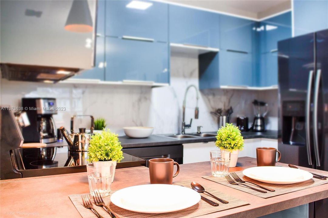 Recientemente alquilado: $6,300 (3 camas, 2 baños, 1565 Pies cuadrados)