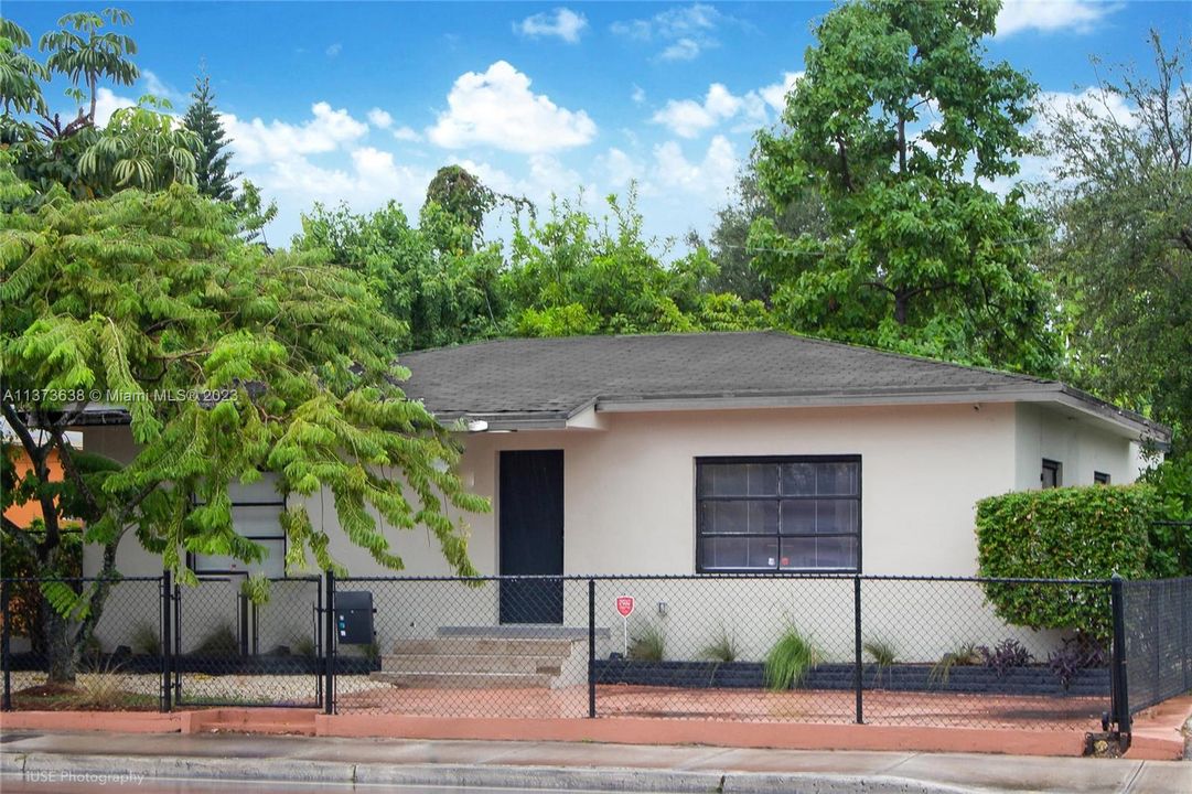 Recientemente alquilado: $6,300 (3 camas, 2 baños, 1565 Pies cuadrados)