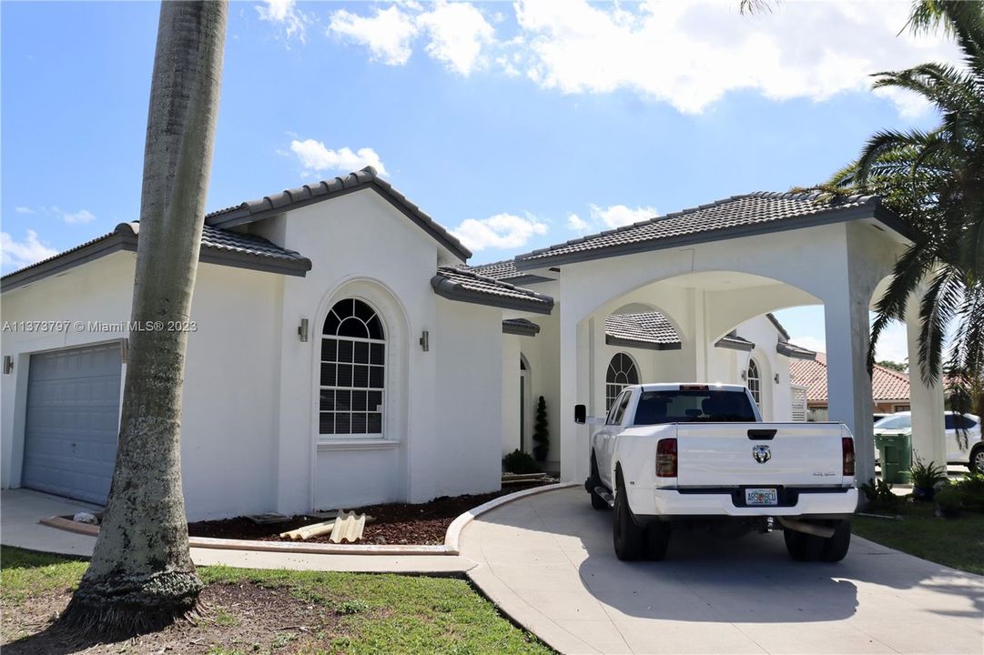 Recently Sold: $1,350,000 (5 beds, 3 baths, 3163 Square Feet)