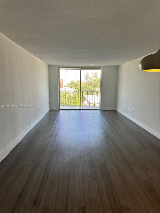 Recently Sold: $143,000 (1 beds, 1 baths, 878 Square Feet)