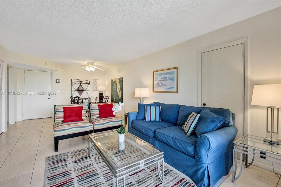 Recently Sold: $240,000 (1 beds, 1 baths, 724 Square Feet)