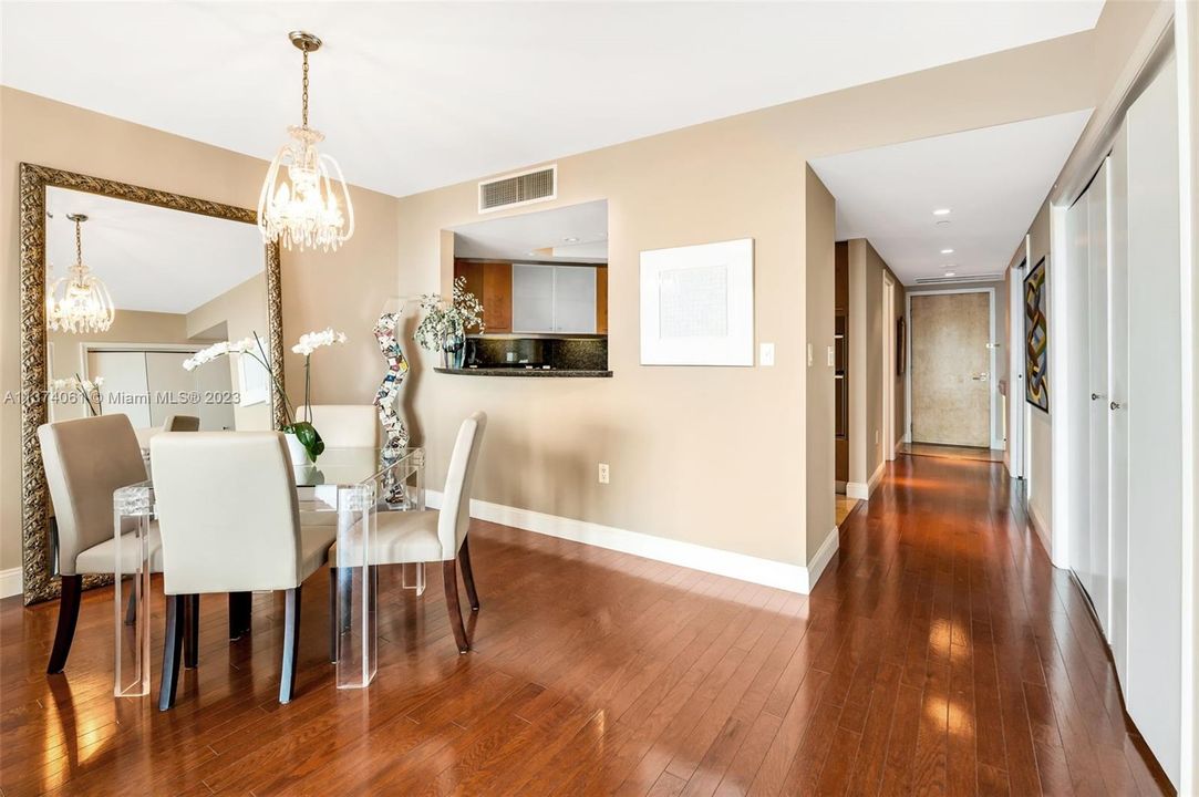Recently Sold: $1,275,000 (2 beds, 2 baths, 1246 Square Feet)