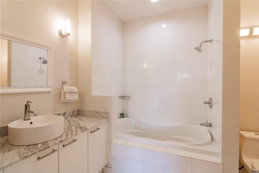 Vendido Recientemente: $680,000 (1 camas, 1 baños, 1046 Pies cuadrados)