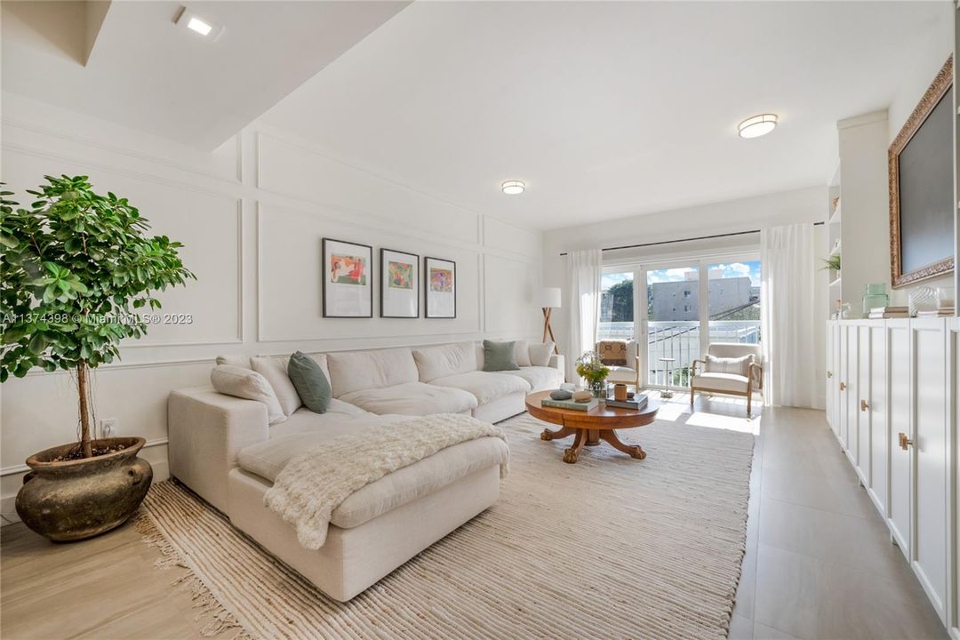 Recently Sold: $799,000 (2 beds, 2 baths, 1577 Square Feet)