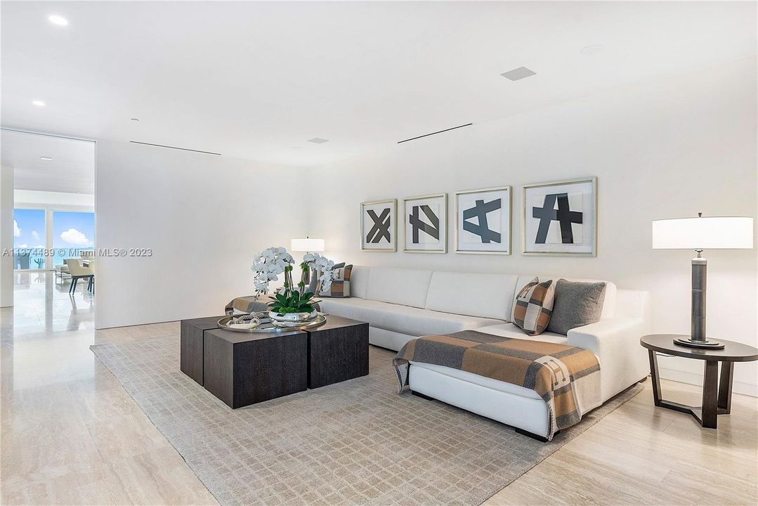 Recently Sold: $28,000,000 (5 beds, 5 baths, 5914 Square Feet)