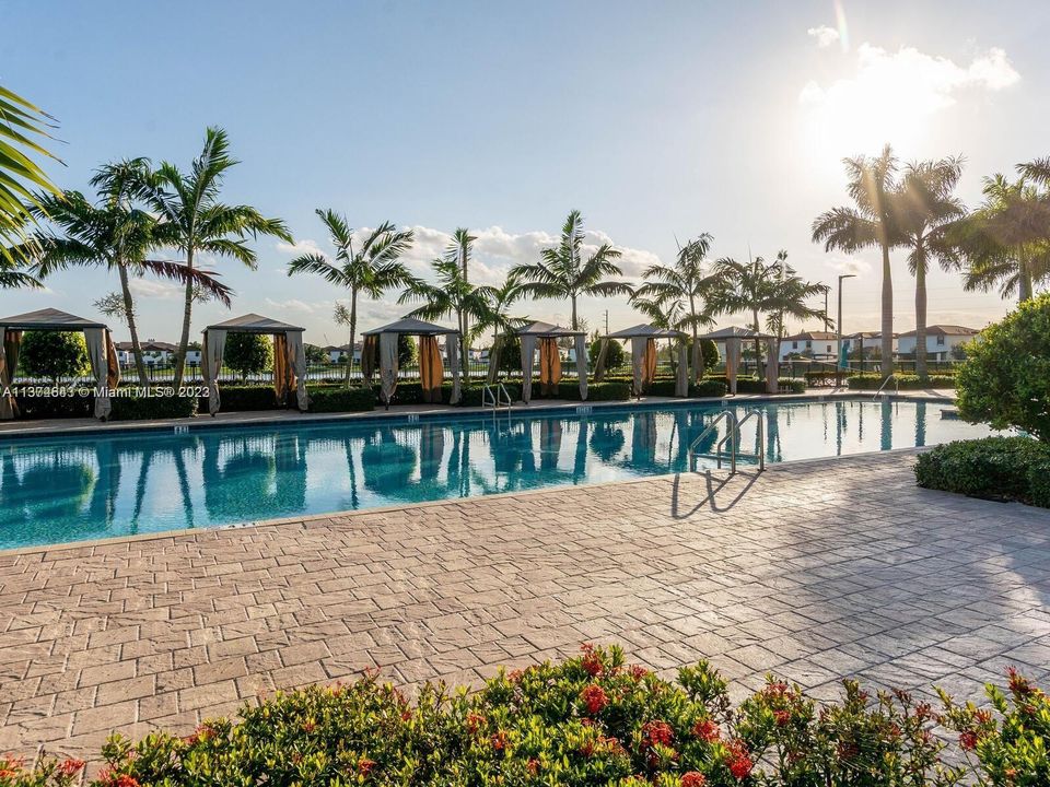 Vendido Recientemente: $500,000 (3 camas, 2 baños, 1650 Pies cuadrados)