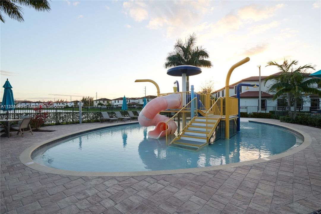 Vendido Recientemente: $500,000 (3 camas, 2 baños, 1650 Pies cuadrados)