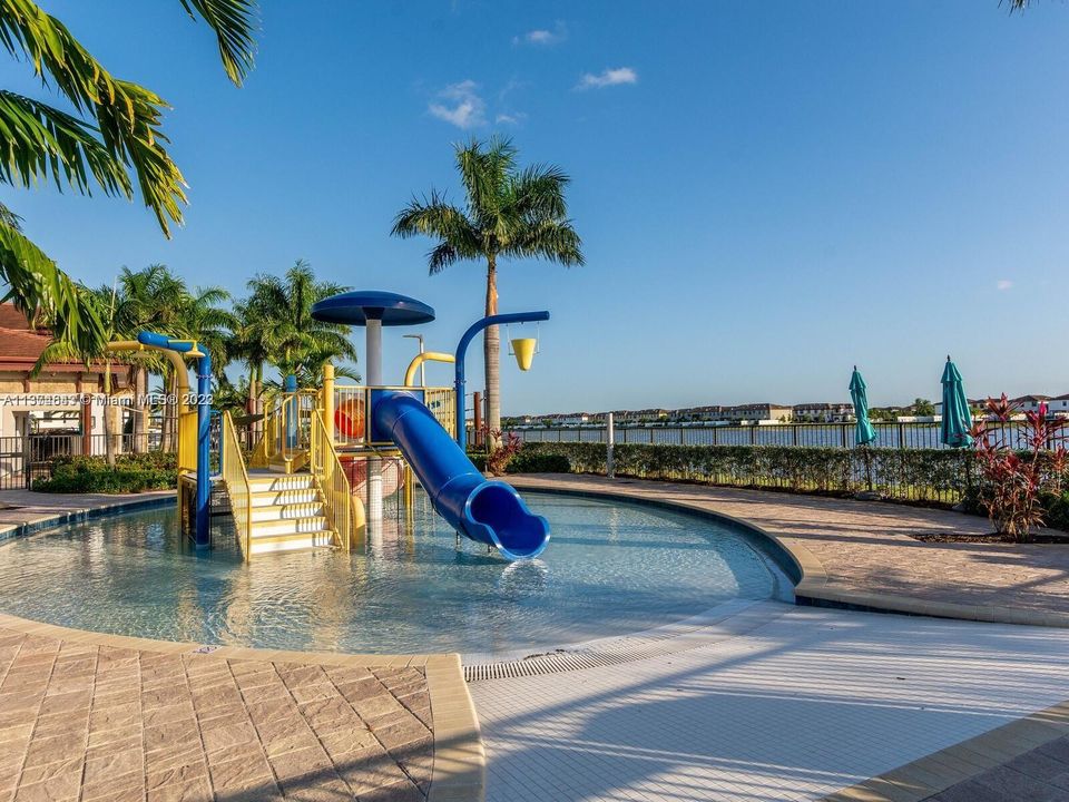 Vendido Recientemente: $500,000 (3 camas, 2 baños, 1650 Pies cuadrados)