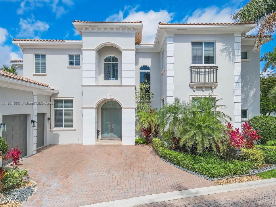 Recently Sold: $2,599,000 (6 beds, 6 baths, 5224 Square Feet)