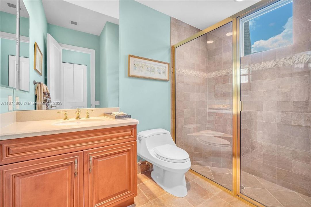 最近售出: $2,599,000 (6 贝兹, 6 浴室, 5224 平方英尺)