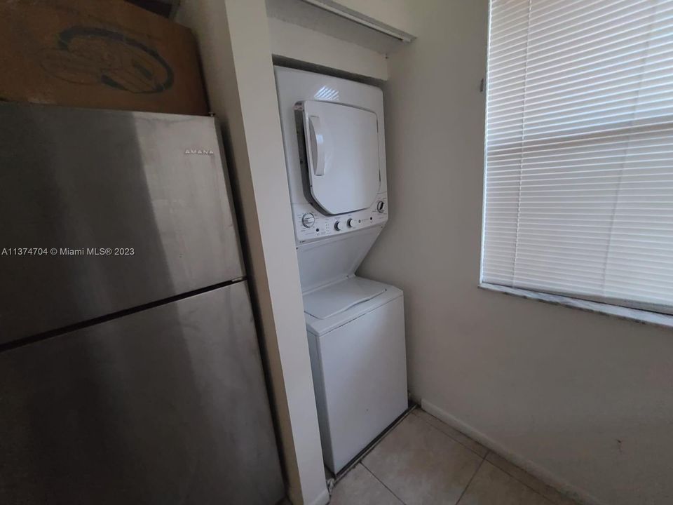 Recently Rented: $1,400 (1 beds, 1 baths, 755 Square Feet)