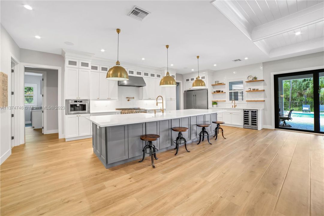 Recently Sold: $2,900,000 (5 beds, 3 baths, 4802 Square Feet)