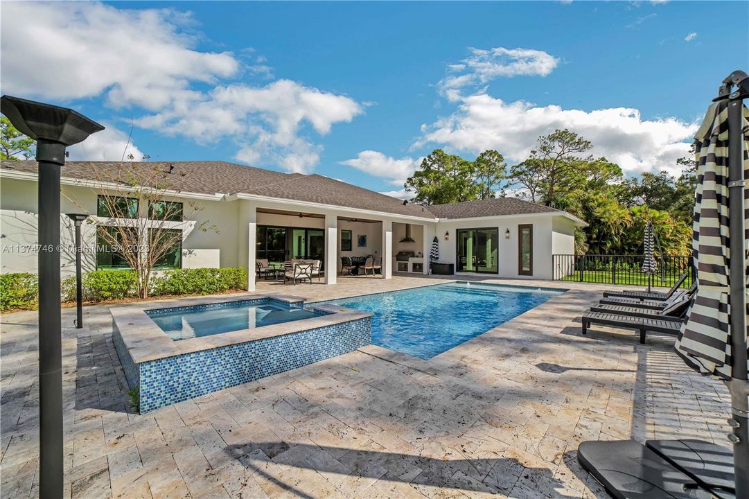 Recently Sold: $2,900,000 (5 beds, 3 baths, 4802 Square Feet)