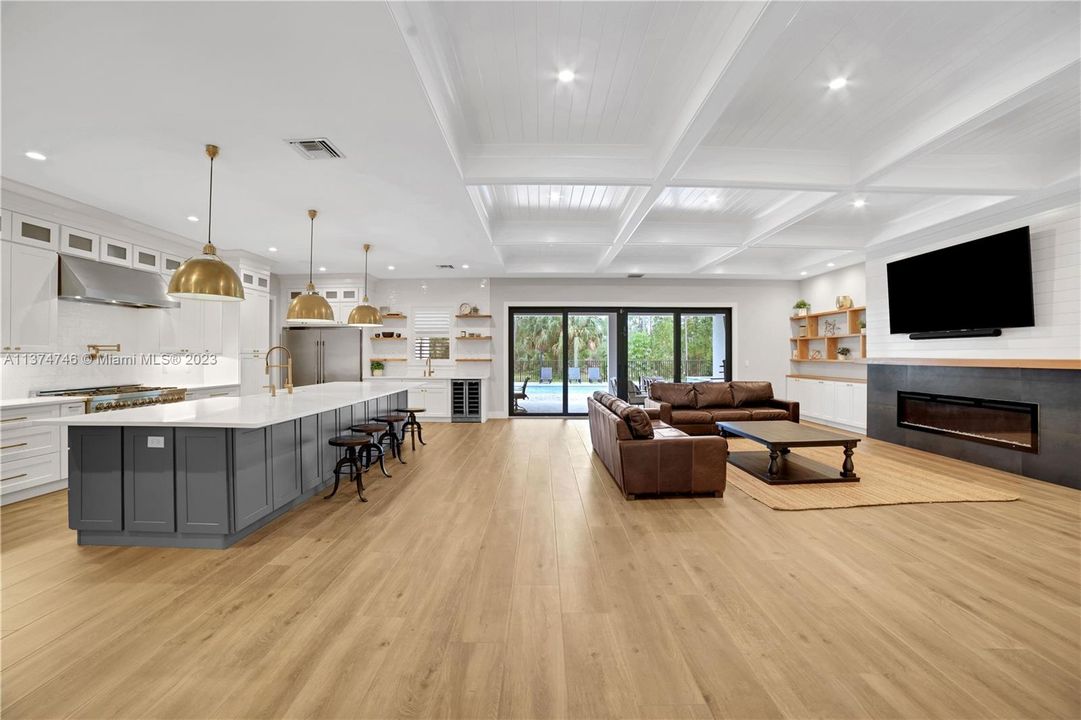 Recently Sold: $2,900,000 (5 beds, 3 baths, 4802 Square Feet)