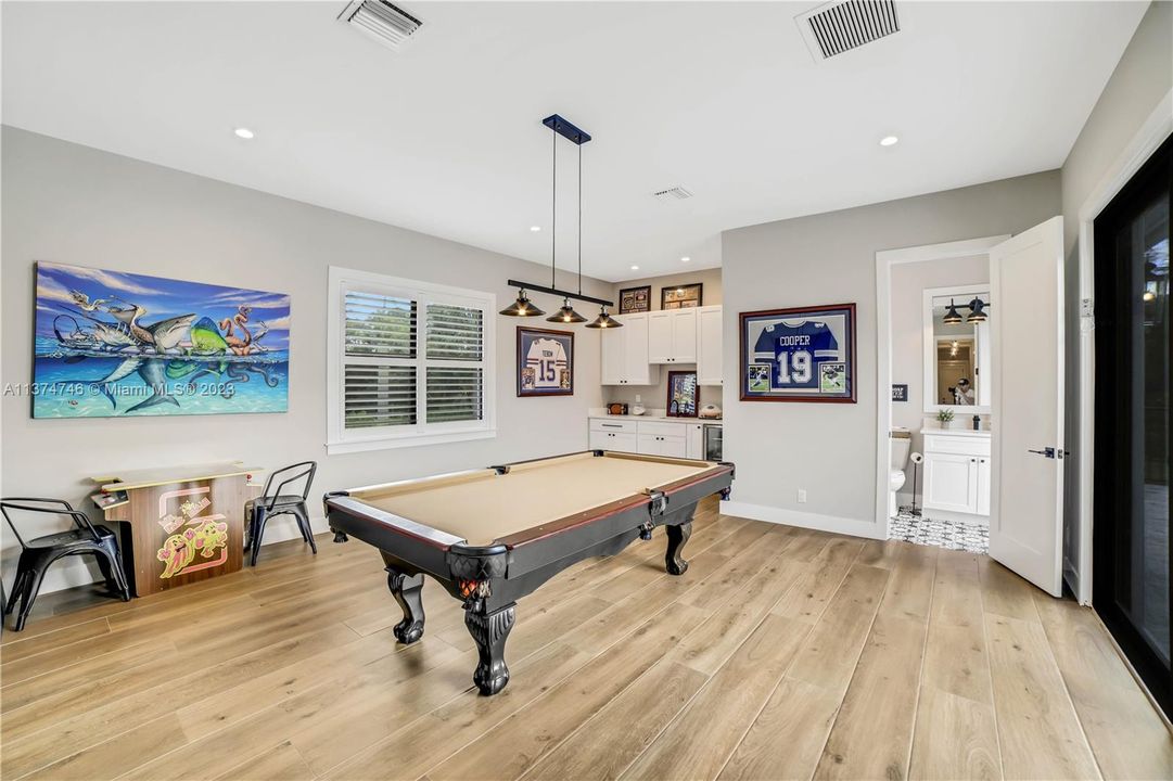 Recently Sold: $2,900,000 (5 beds, 3 baths, 4802 Square Feet)