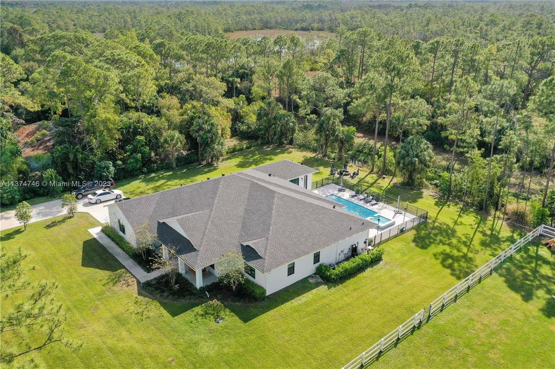 Recently Sold: $2,900,000 (5 beds, 3 baths, 4802 Square Feet)