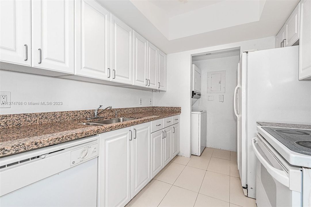 Recently Sold: $630,000 (1 beds, 1 baths, 740 Square Feet)