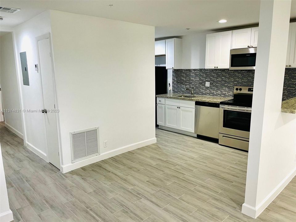 Recently Rented: $2,500 (3 beds, 2 baths, 3600 Square Feet)