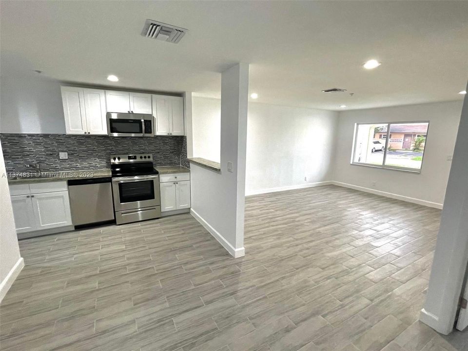 Recently Rented: $2,500 (3 beds, 2 baths, 3600 Square Feet)