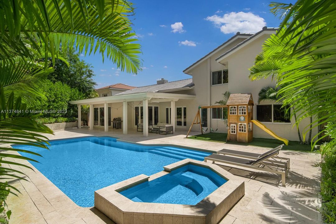Recently Sold: $2,295,000 (5 beds, 4 baths, 4080 Square Feet)