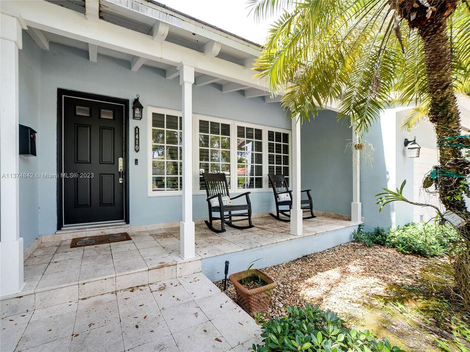 Recently Sold: $1,875,000 (4 beds, 3 baths, 2162 Square Feet)