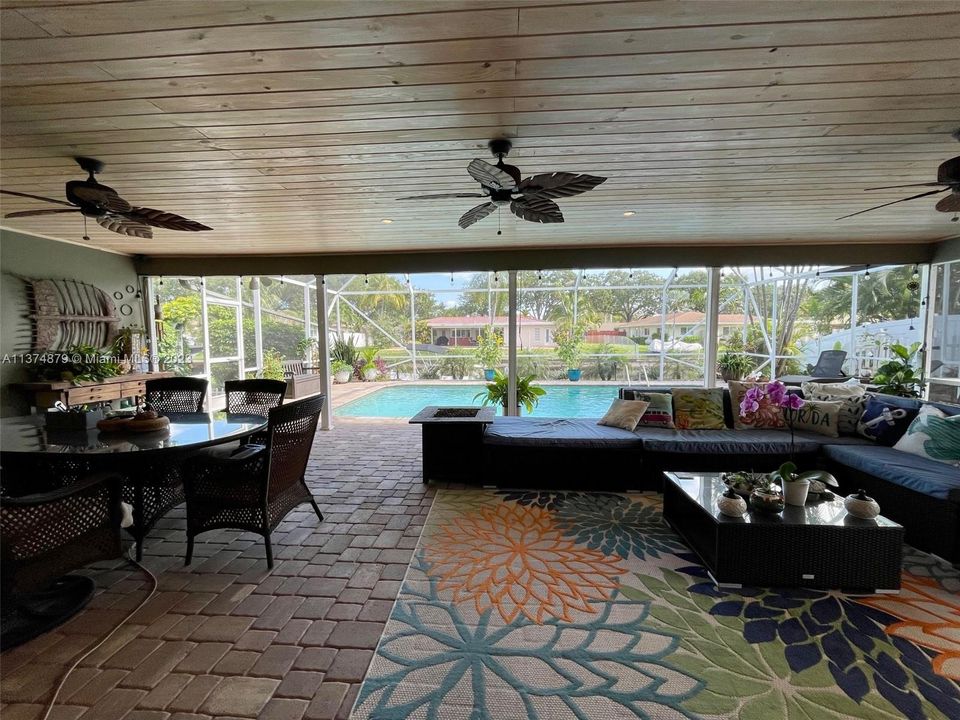 Recently Sold: $935,000 (3 beds, 3 baths, 1920 Square Feet)