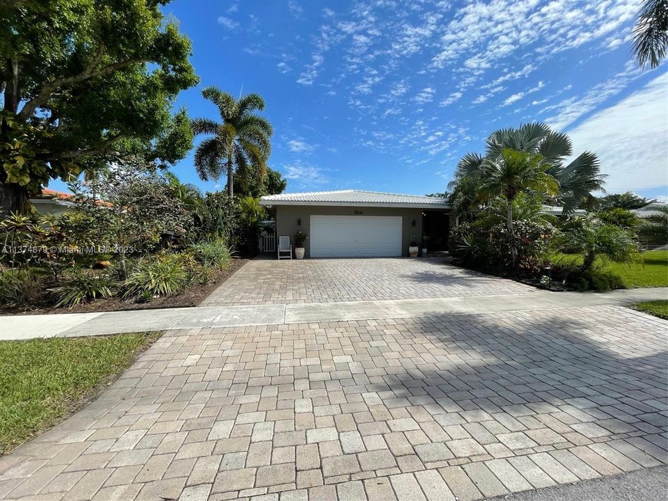 Recently Sold: $935,000 (3 beds, 3 baths, 1920 Square Feet)