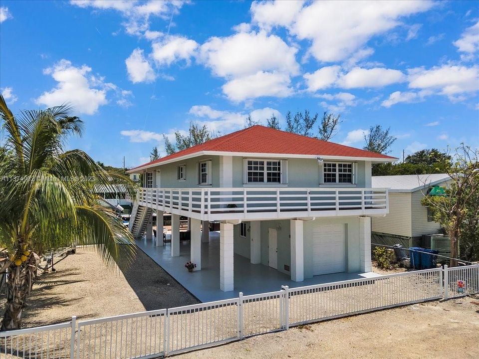 Recently Sold: $1,375,000 (3 beds, 2 baths, 1352 Square Feet)