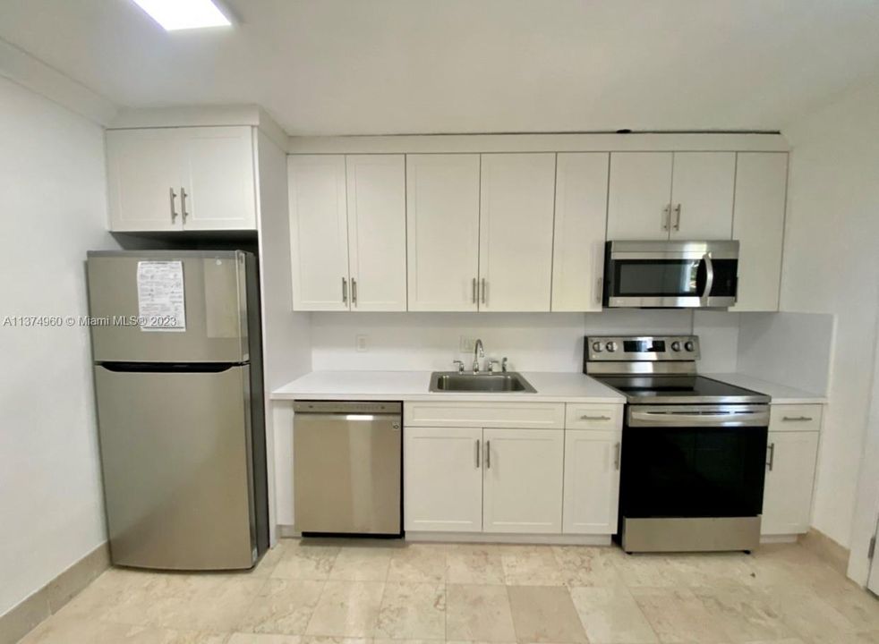 Recently Rented: $2,500 (2 beds, 1 baths, 692 Square Feet)