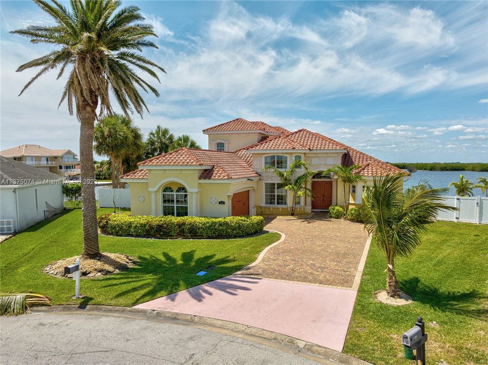 Recently Sold: $1,700,000 (4 beds, 3 baths, 3039 Square Feet)