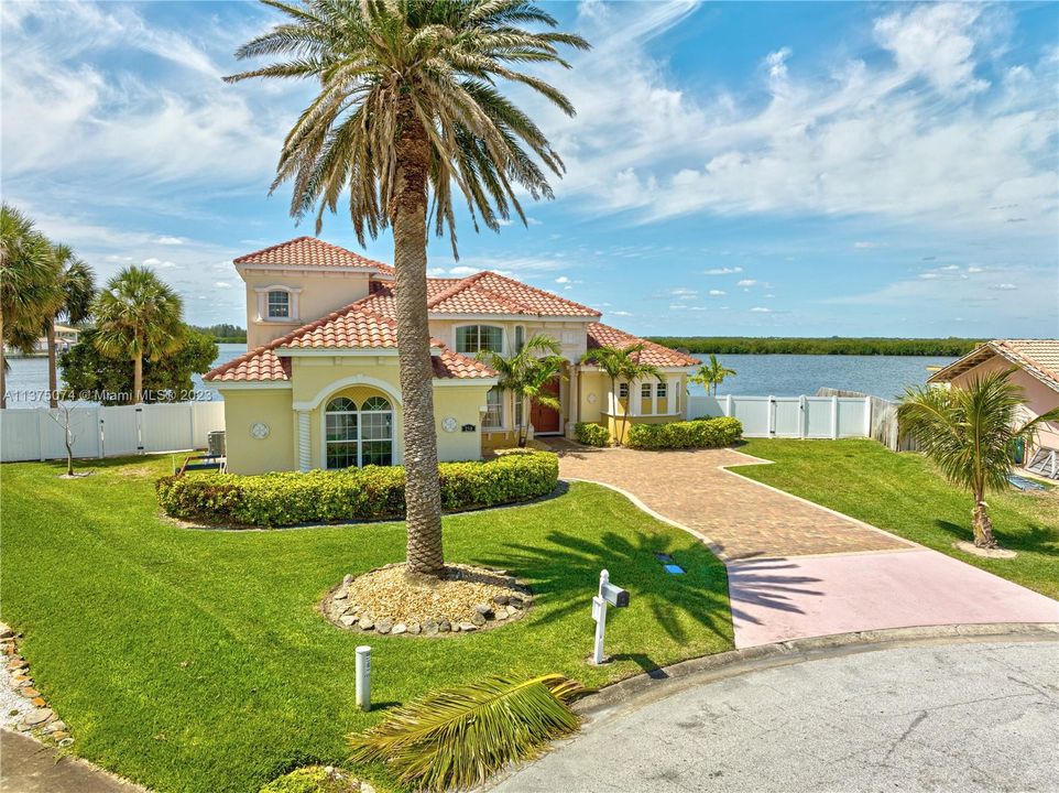 Recently Sold: $1,700,000 (4 beds, 3 baths, 3039 Square Feet)