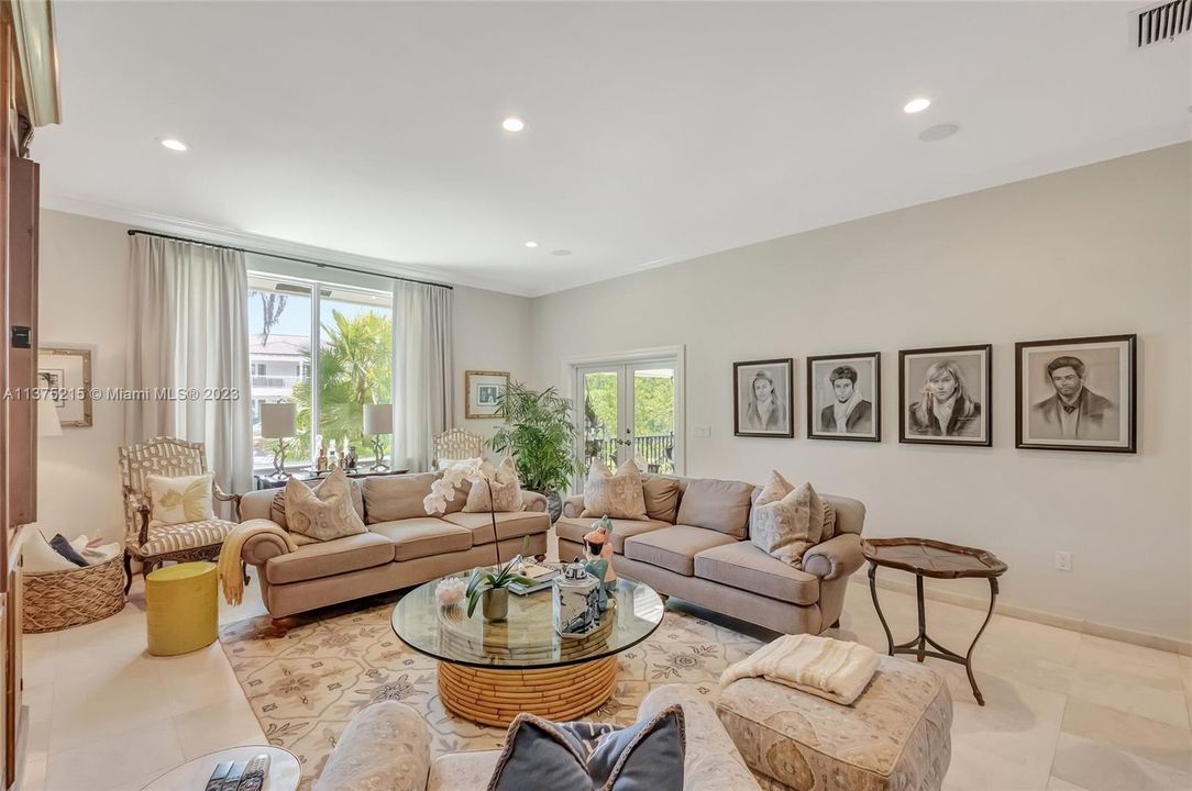 Recently Sold: $4,499,000 (5 beds, 4 baths, 3542 Square Feet)