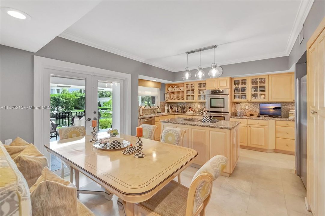 Recently Sold: $4,499,000 (5 beds, 4 baths, 3542 Square Feet)