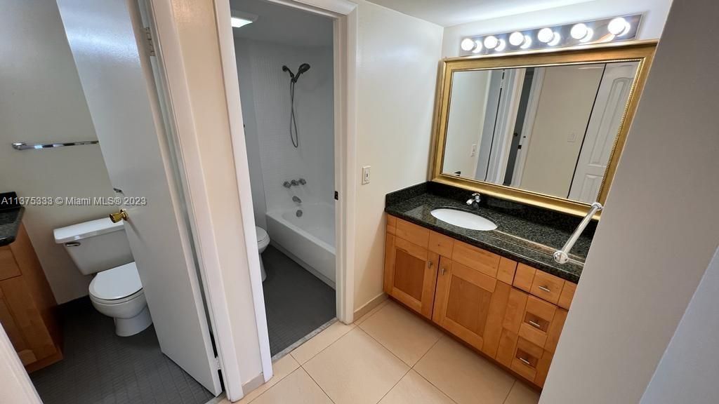 Recently Rented: $1,999 (1 beds, 1 baths, 741 Square Feet)