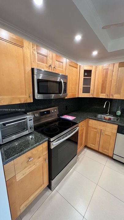 Recently Rented: $1,999 (1 beds, 1 baths, 741 Square Feet)