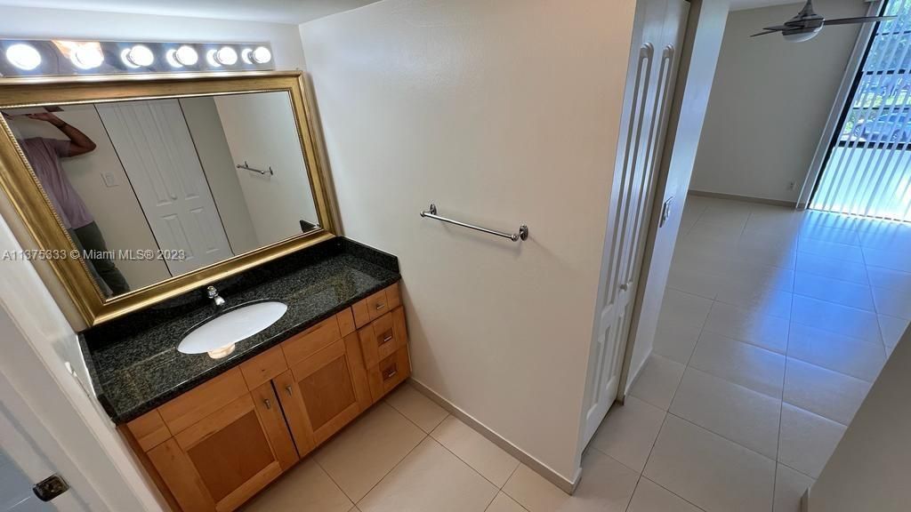 Recently Rented: $1,999 (1 beds, 1 baths, 741 Square Feet)