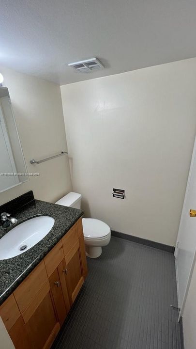 Recently Rented: $1,999 (1 beds, 1 baths, 741 Square Feet)