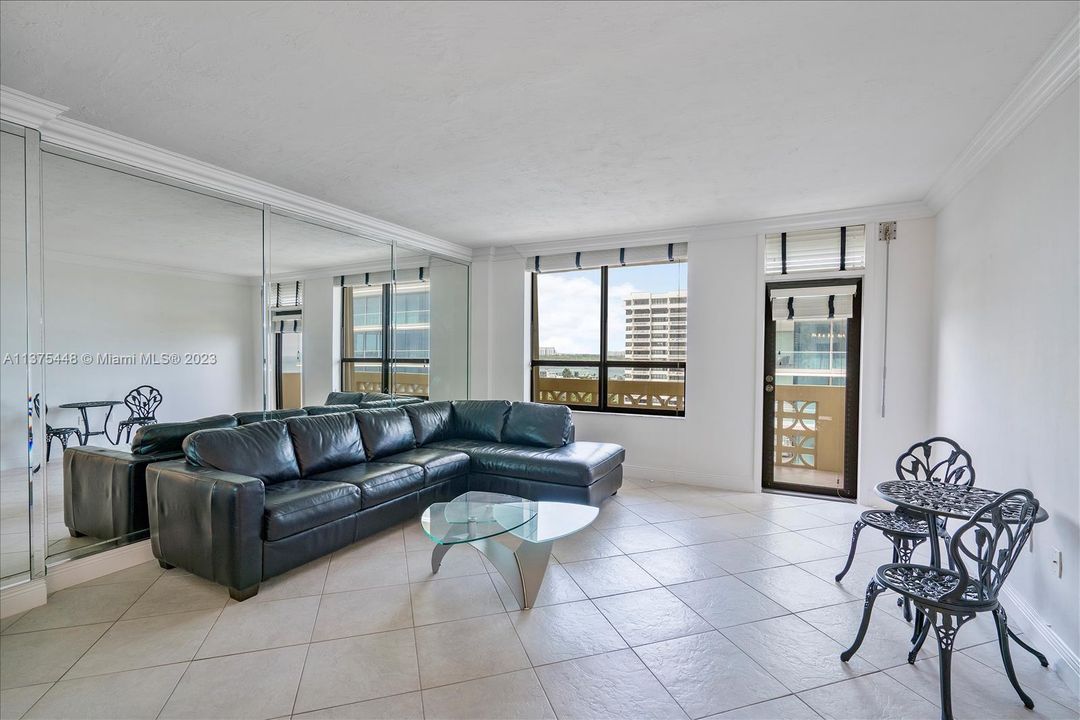 Recently Sold: $449,000 (1 beds, 1 baths, 993 Square Feet)