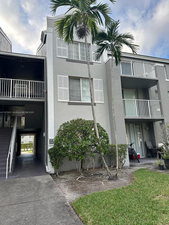 Recently Sold: $359,000 (3 beds, 2 baths, 1240 Square Feet)