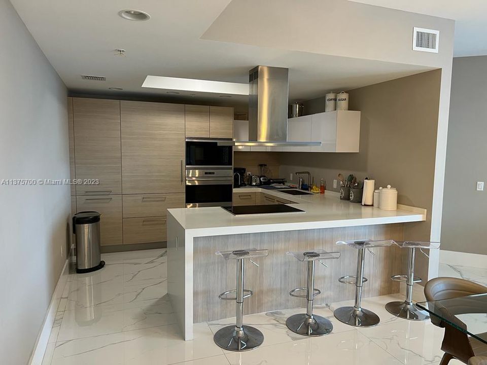 Recently Rented: $5,900 (2 beds, 2 baths, 1459 Square Feet)