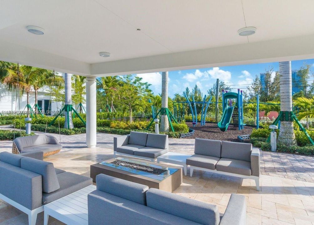 Recently Rented: $5,900 (2 beds, 2 baths, 1459 Square Feet)