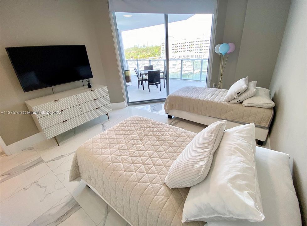 Recently Rented: $5,900 (2 beds, 2 baths, 1459 Square Feet)