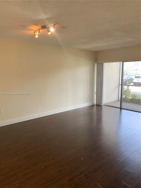 Recently Sold: $191,300 (1 beds, 1 baths, 764 Square Feet)