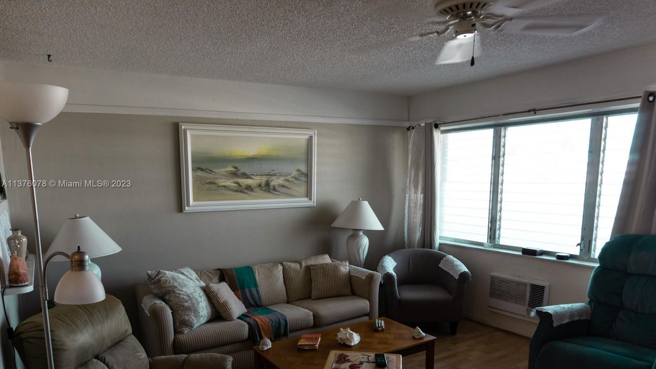 Recently Sold: $90,000 (1 beds, 1 baths, 625 Square Feet)