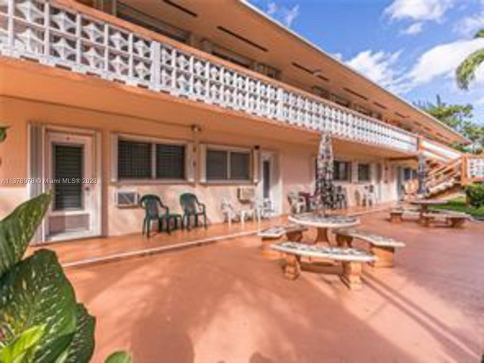 Recently Sold: $90,000 (1 beds, 1 baths, 625 Square Feet)