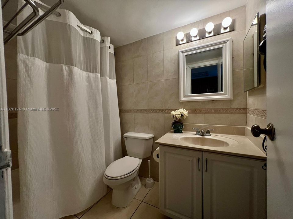 最近售出: $169,900 (0 贝兹, 1 浴室, 360 平方英尺)